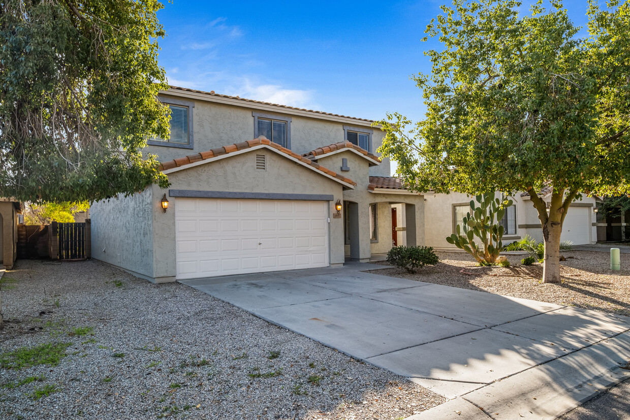 Foto principal - 1657 E Anastasia St
