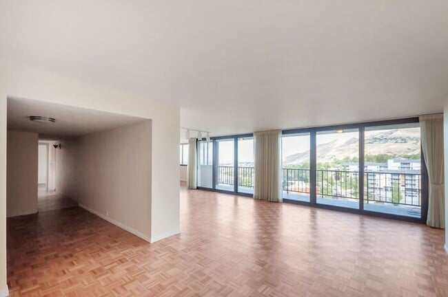 Building Photo - 12TH FLOOR EXECUTIVE APARTMENT IN ZIONS SU...