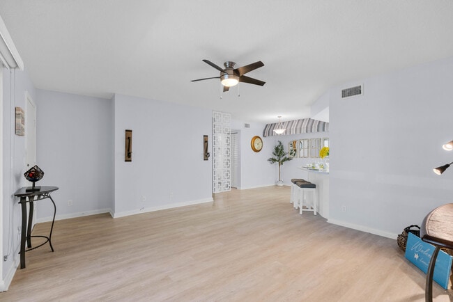 Building Photo - 6560 Chasewood Dr