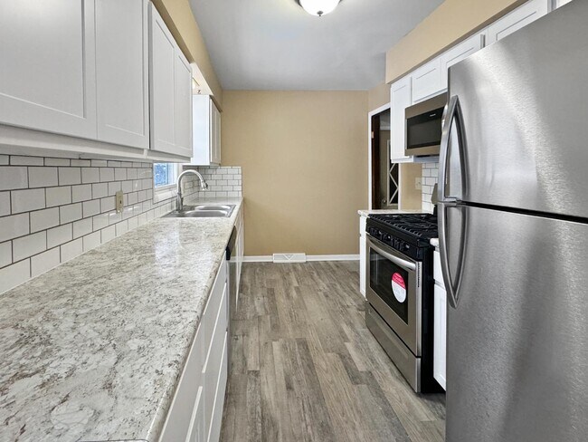 Foto del edificio - 5573 Rockbluff Dr NE