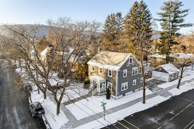 Building Photo - 13 Chapin St