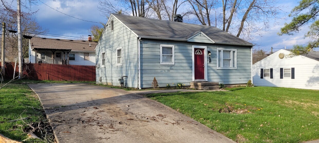 Frente - 516 E Warren St