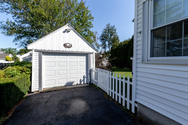 Building Photo - 1270 Somerville St