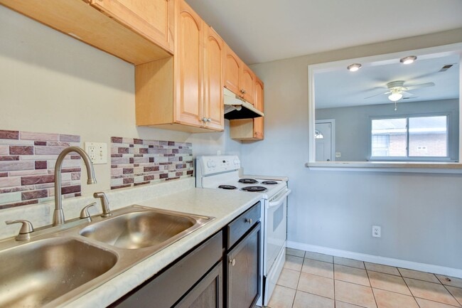 Building Photo - 511 Stafford St