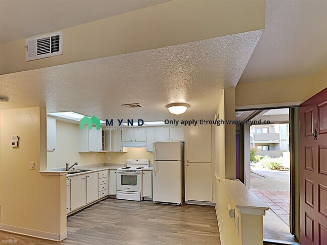 Building Photo - 4930 College Oak Dr