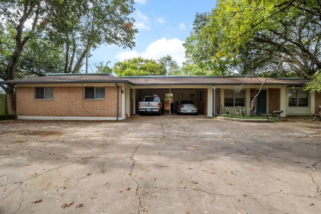 Primary Photo - 2802 St Edwards Cir