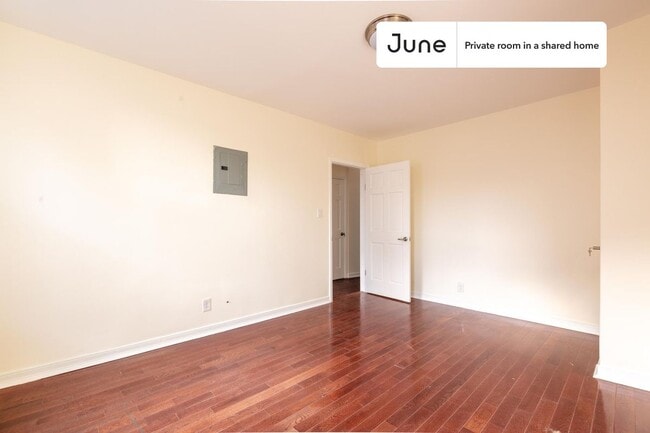 Building Photo - Room in Shared 3 bed/1 bath home