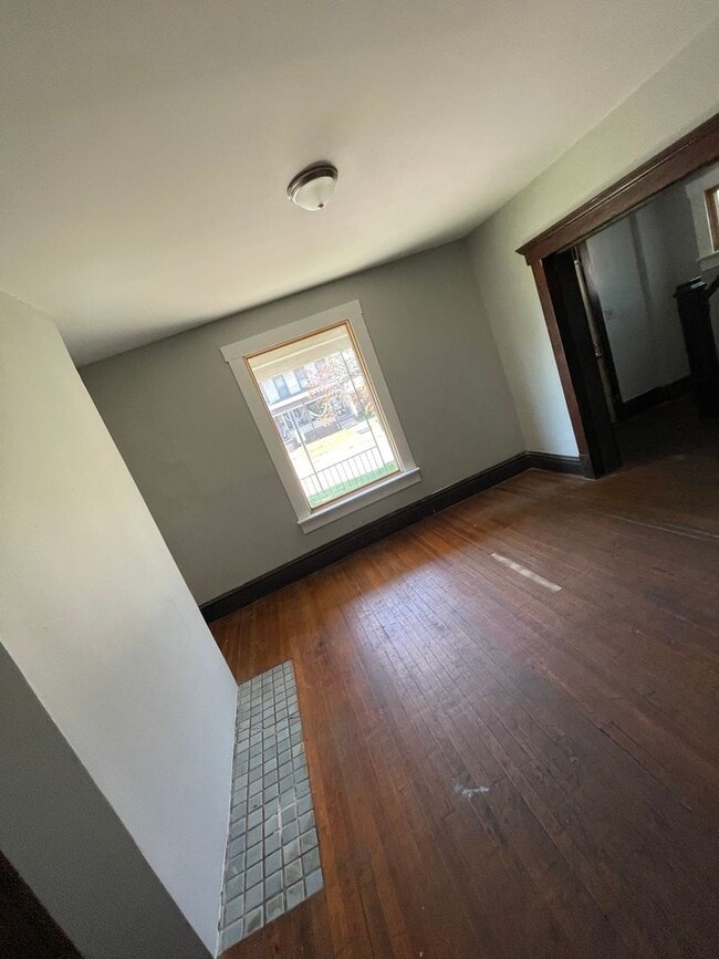 Building Photo - 136 E Norwich Ave