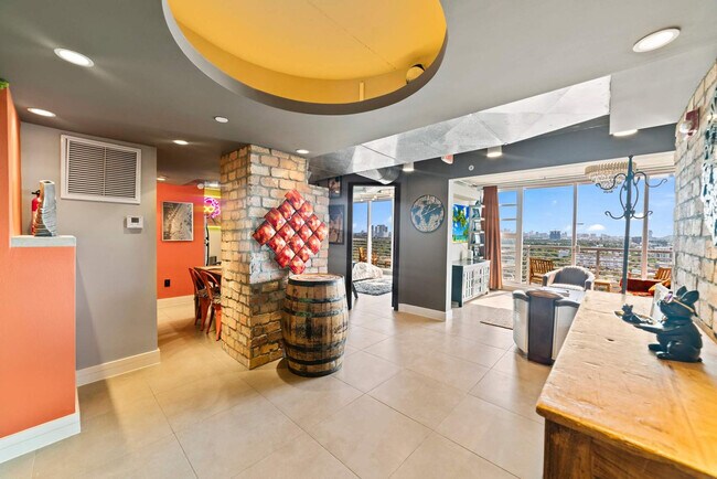 Foto del edificio - 1720 Harrison St