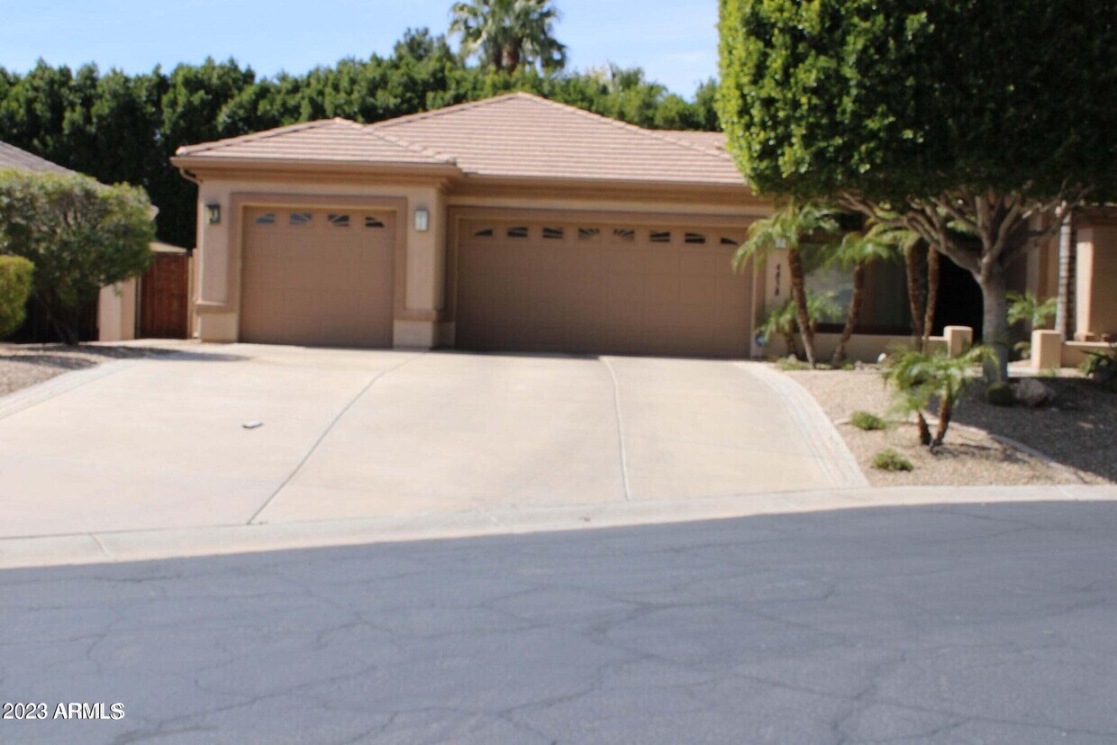 Primary Photo - 4838 N Hidden Terrace