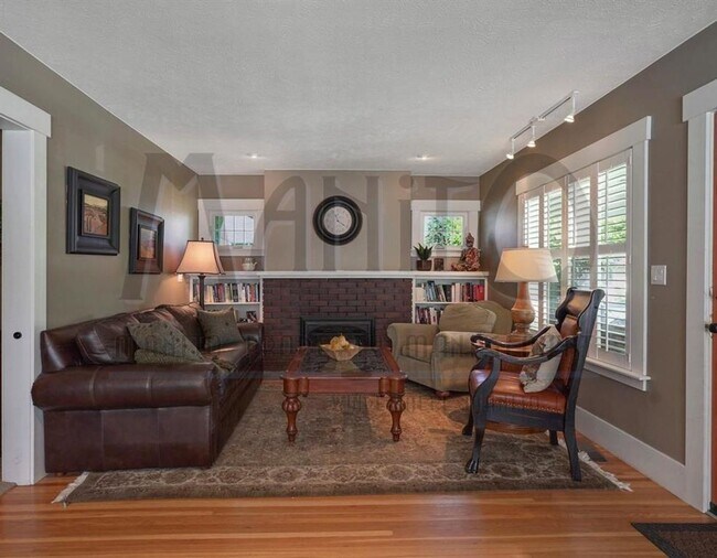 Foto del edificio - **COMING SOON** Stunning South Hill Home