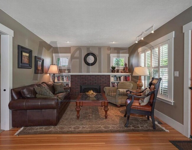 Foto del edificio - Stunning South Hill Home