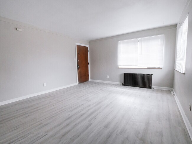Foto del edificio - 624 Maple Dr