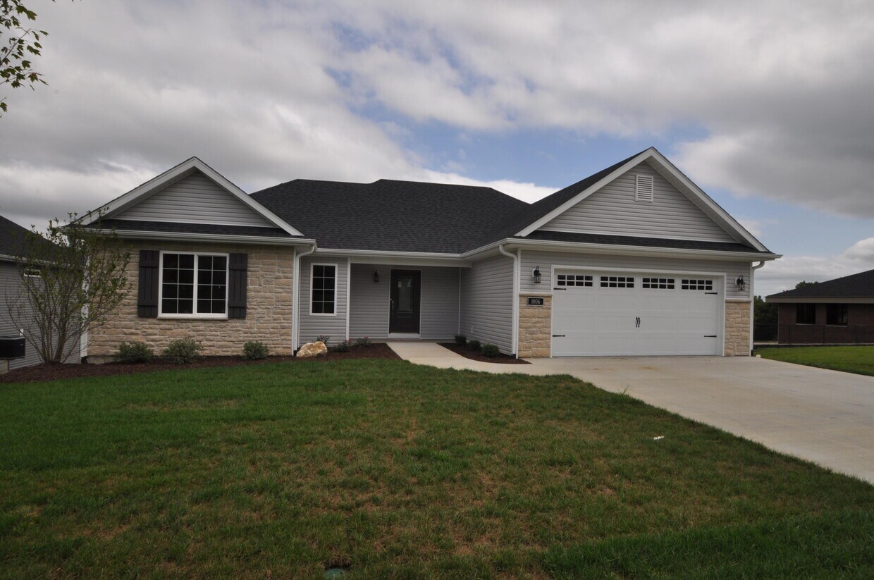 Primary Photo - 1806 Mills Dr