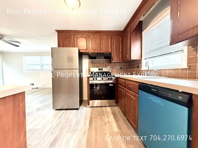 Photo - 3930 Carlyle Dr House