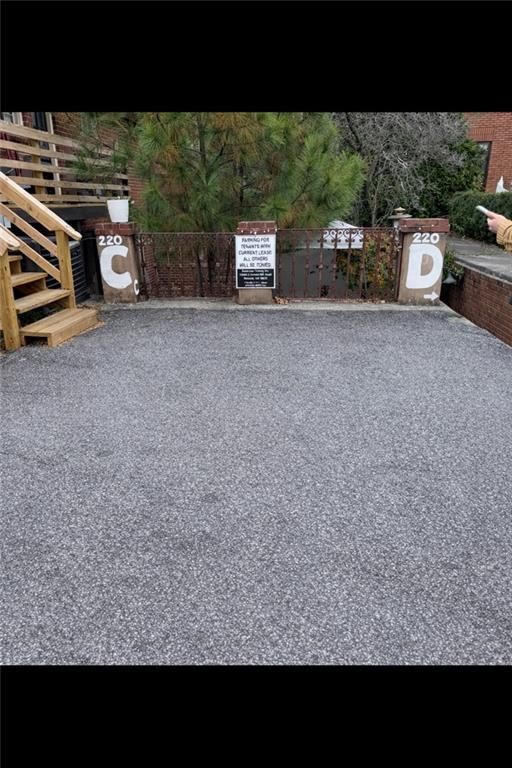 Foto del edificio - 220 Sandy Springs Pl NE