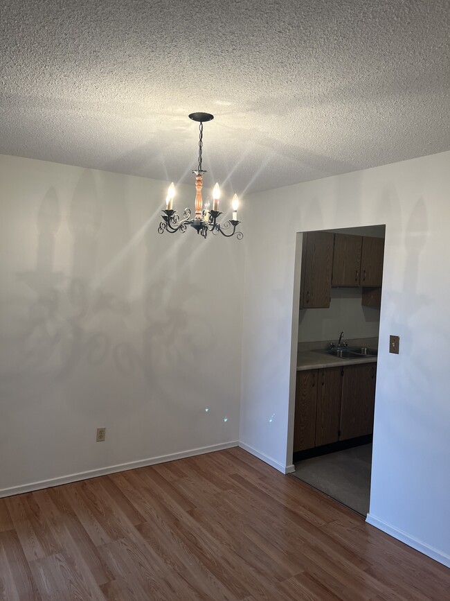 Photo du bâtiment - 1 bedroom - Utilities Included -152 Thorold