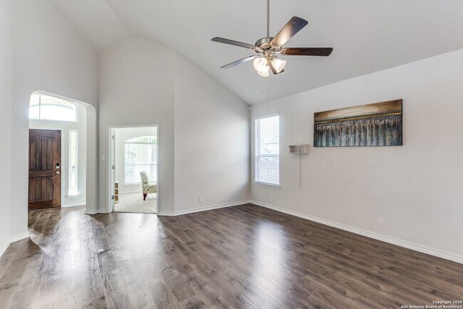 Foto del edificio - SPACIOUS ALAMO RANCH 4-BEDROOM