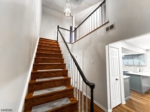 Building Photo - 48 Eton Ct