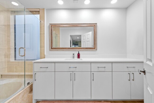 Foto del edificio - 7460 La Paz Blvd