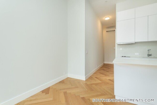 Foto del edificio - 461 Massachusetts Ave