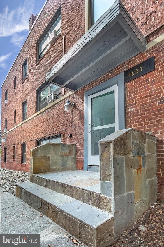 Foto principal - 1631 6th St NW