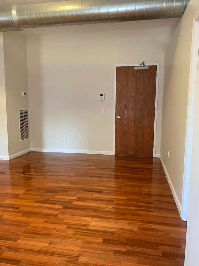 Building Photo - Parazin Lofts