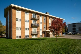 Building Photo - 163 Macgregor Cres