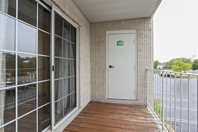 Building Photo - 748 N Gary Ave