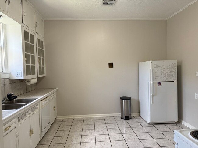 Foto del edificio - Rental Available: 427A General Mouton Lafayette