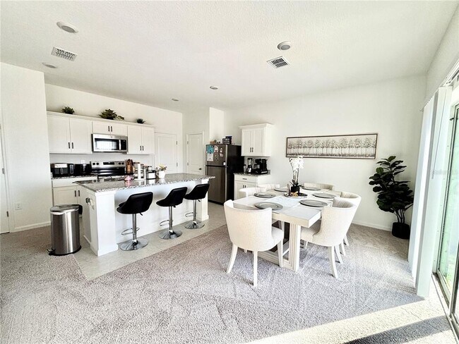 Foto del edificio - 2532 Peony Pl