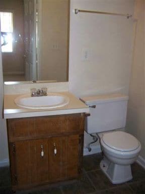 Building Photo - 407 Waterbury Dr