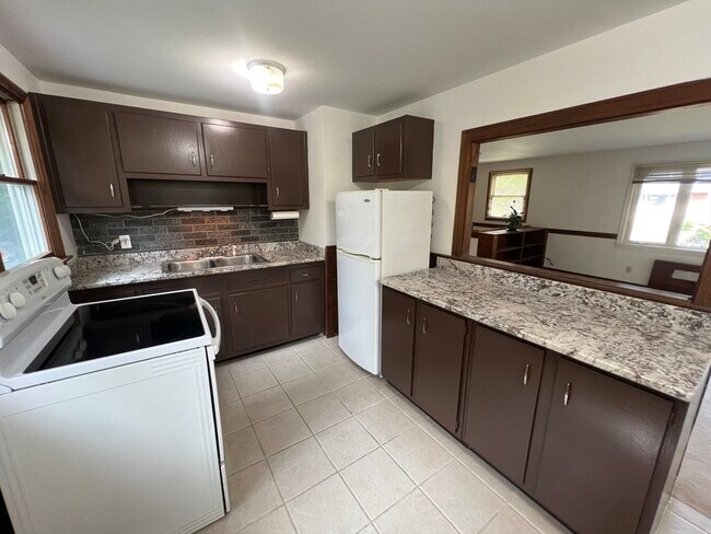 Foto del edificio - 12 Saran Ave