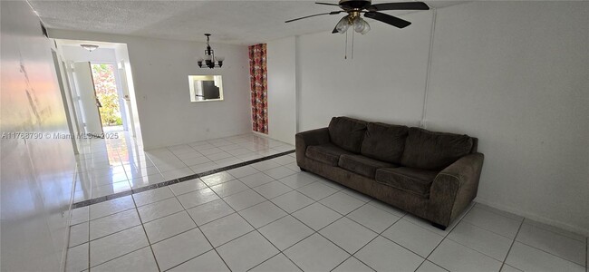 Foto del edificio - 300 NE 12th Ave