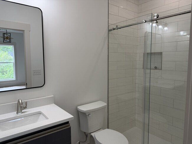 Foto del edificio - 105 Hart Ln