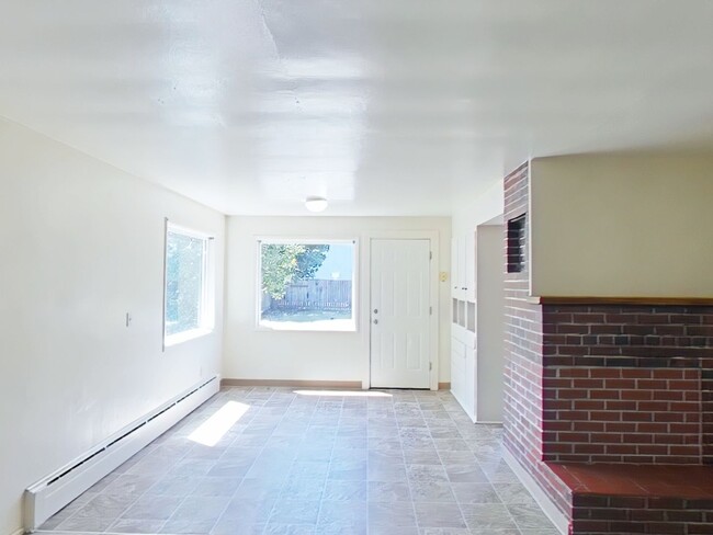 Building Photo - Duplex ~ Close to Campus ~ Cat Friendly