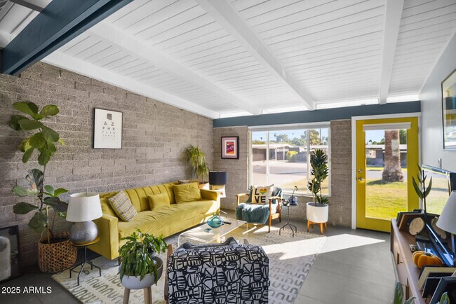 Foto del edificio - 1504 E Rancho Dr