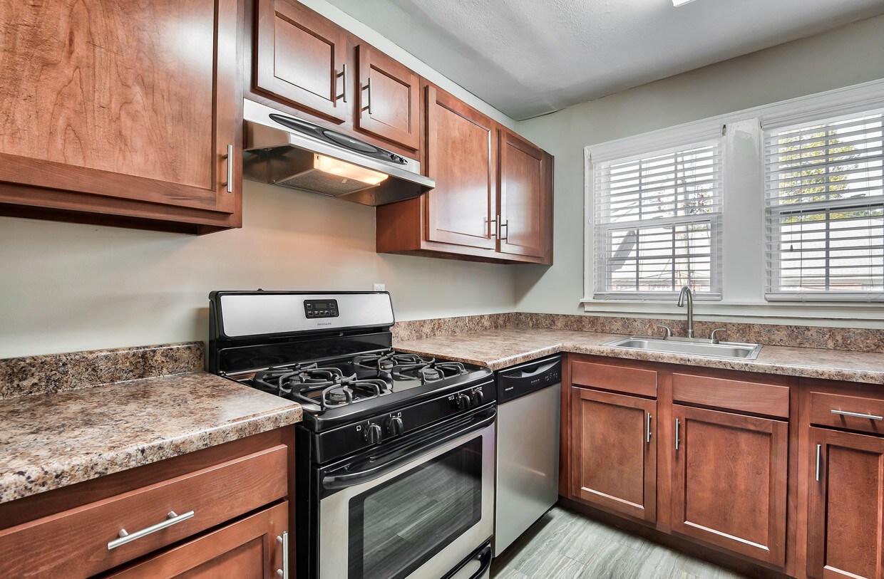 Woods Rentals in Memphis at 2451 Union Ave Memphis, TN