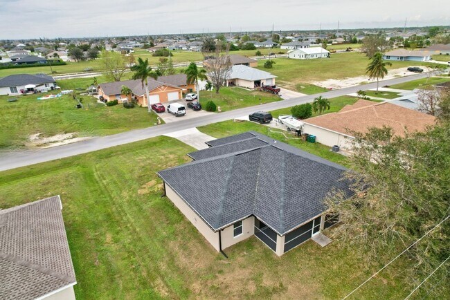 Foto del edificio - 3 bed 2 Bath 2 car Garage Great Backyard