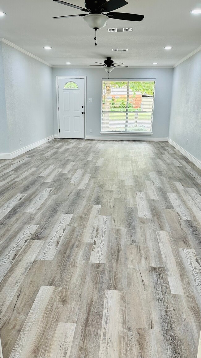 Photo - 532 NW Douglas St House