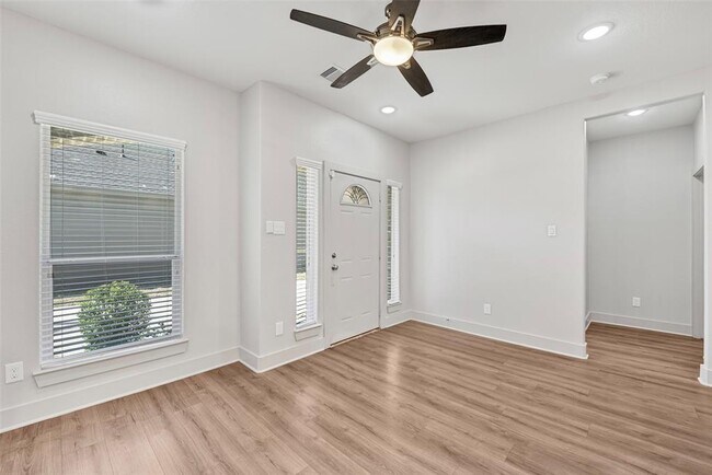 Building Photo - 5025 Mallow St