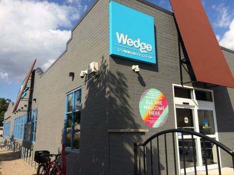 El gallinero Wedge está a pocos pasos de la puerta trasera. - 2112 Garfield Ave
