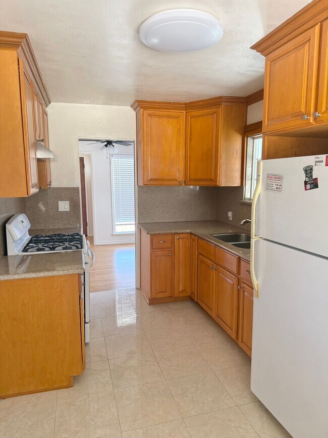 Foto del edificio - 737 E Cypress St