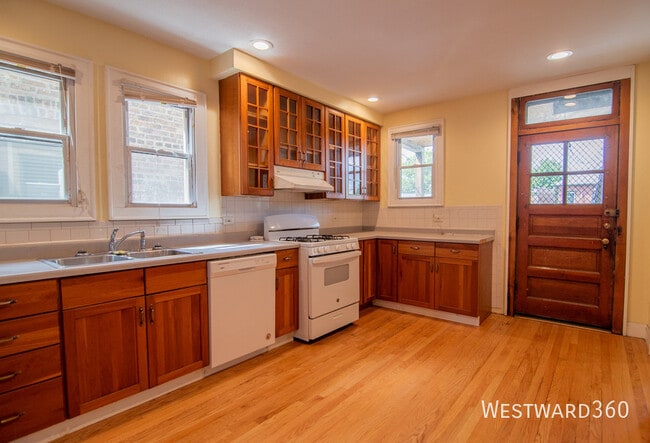 Building Photo - 5944 N Artesian Ave