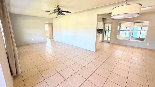 Foto del edificio - 1738 Tyrone Blvd N