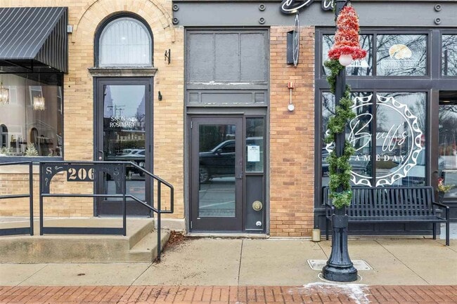 Building Photo - 208 E Main St