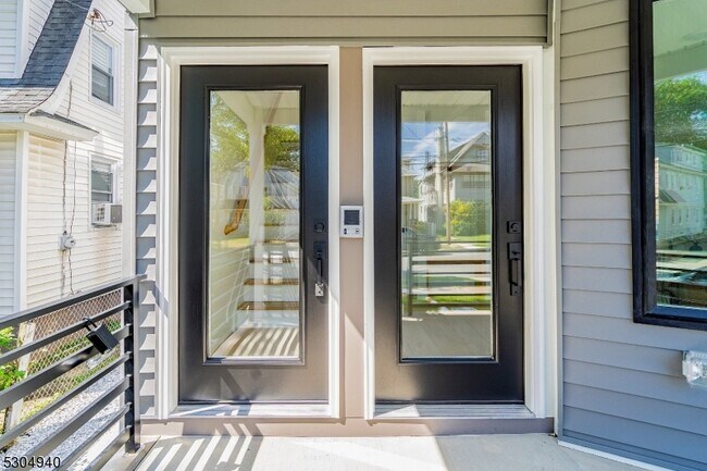 Building Photo - 42 Elmwood Ave