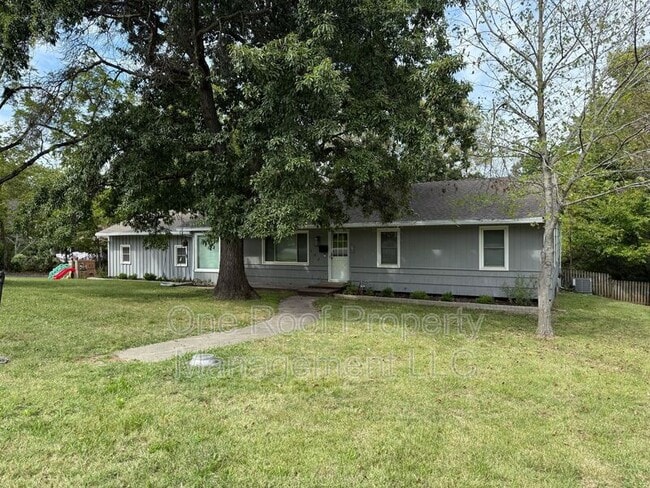 Building Photo - 102 E 96th St