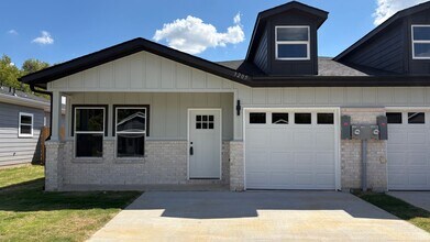Building Photo - 3205 Bourland St