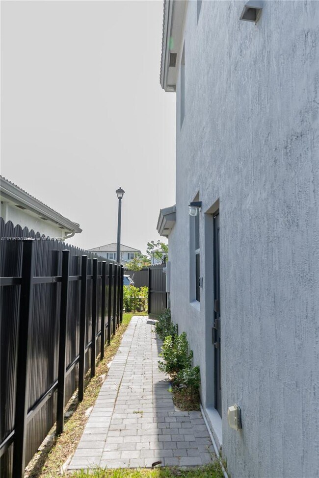 Foto del edificio - 16144 SW 148th Pl